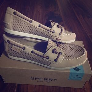 Sperry women’s shoes size 8
